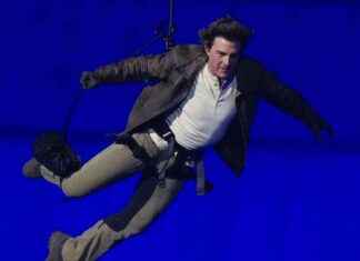 Tom Cruise teki upean stuntin ja päätti Olympialaiset news-13082024-033341