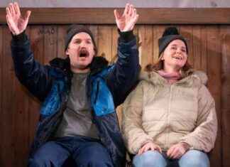 Rakkaus säröllä – Kliseet lentävät kuin kiekot ilmassa news-18092024-182433