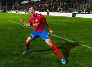 HIF-backen juhlii villisti fanien kanssa news-25092024-013345