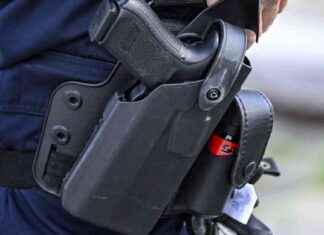 Virkavalta kohtaa aseen salaamisen olkapäiden kohautuksella virkavalta-kohtaa-aseen-salaamisen-olkapiden-kohautuksella